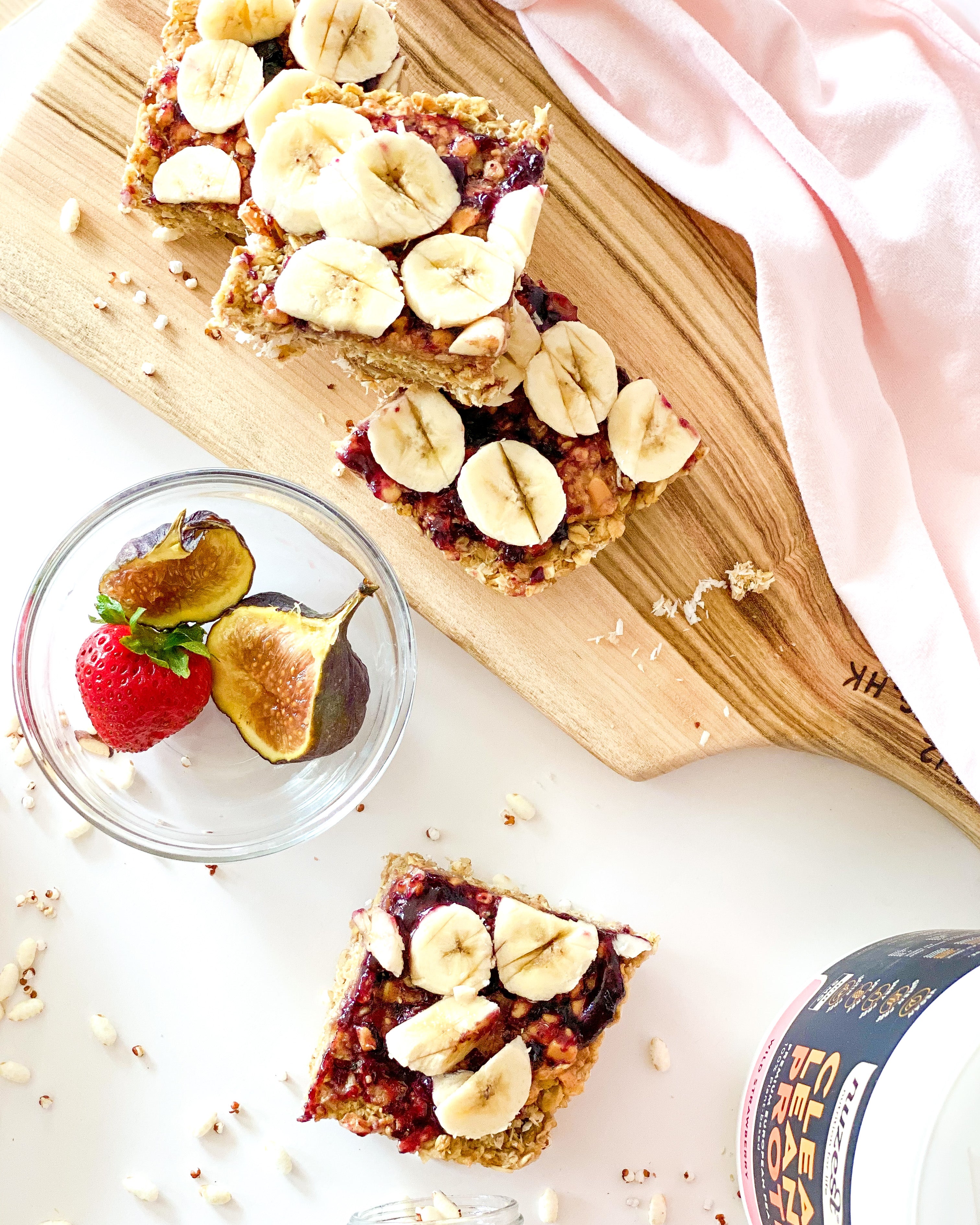 BERRY OAT BREAKFAST SQUARES