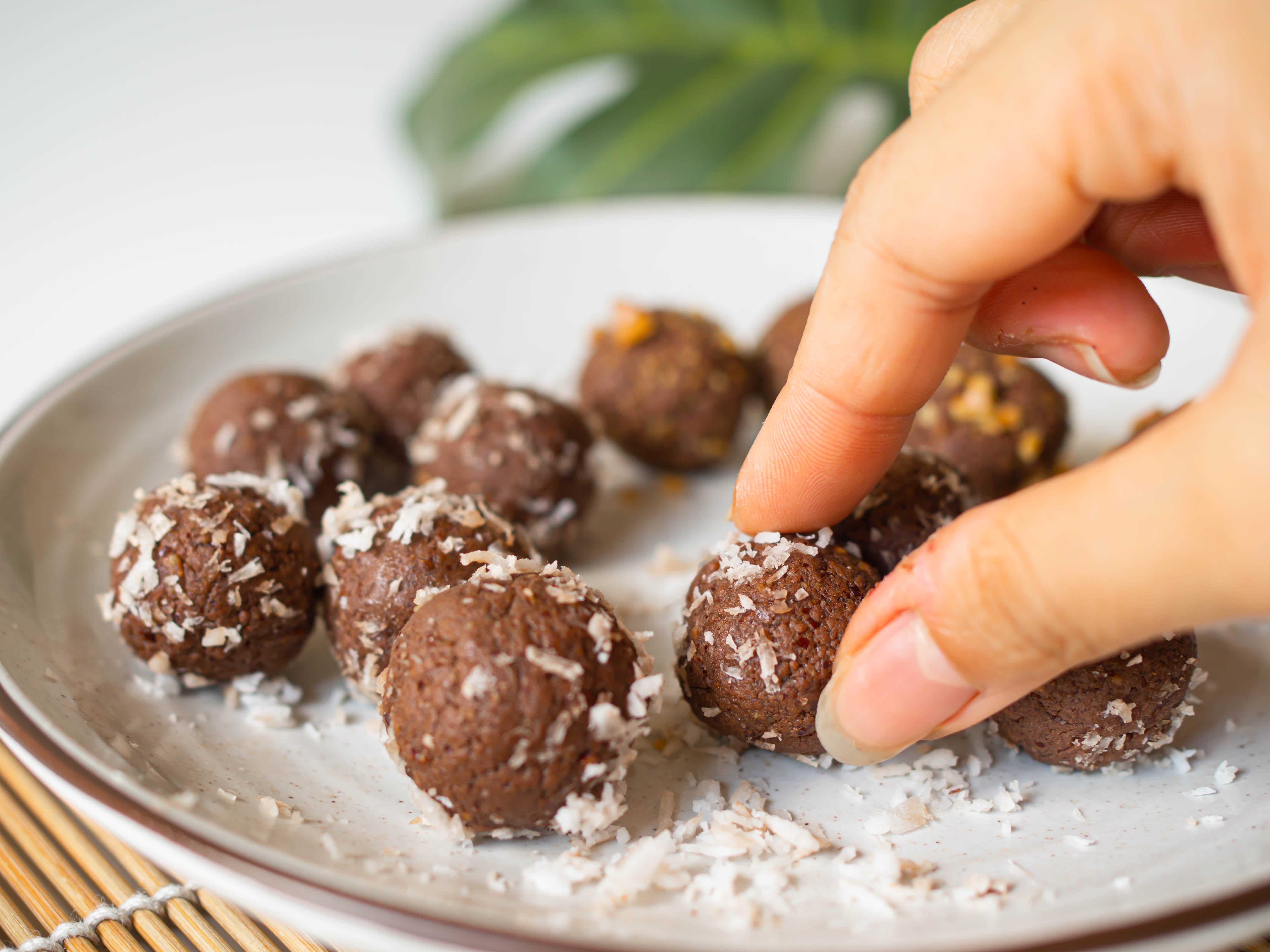 6-ingredient Protein Choc Balls