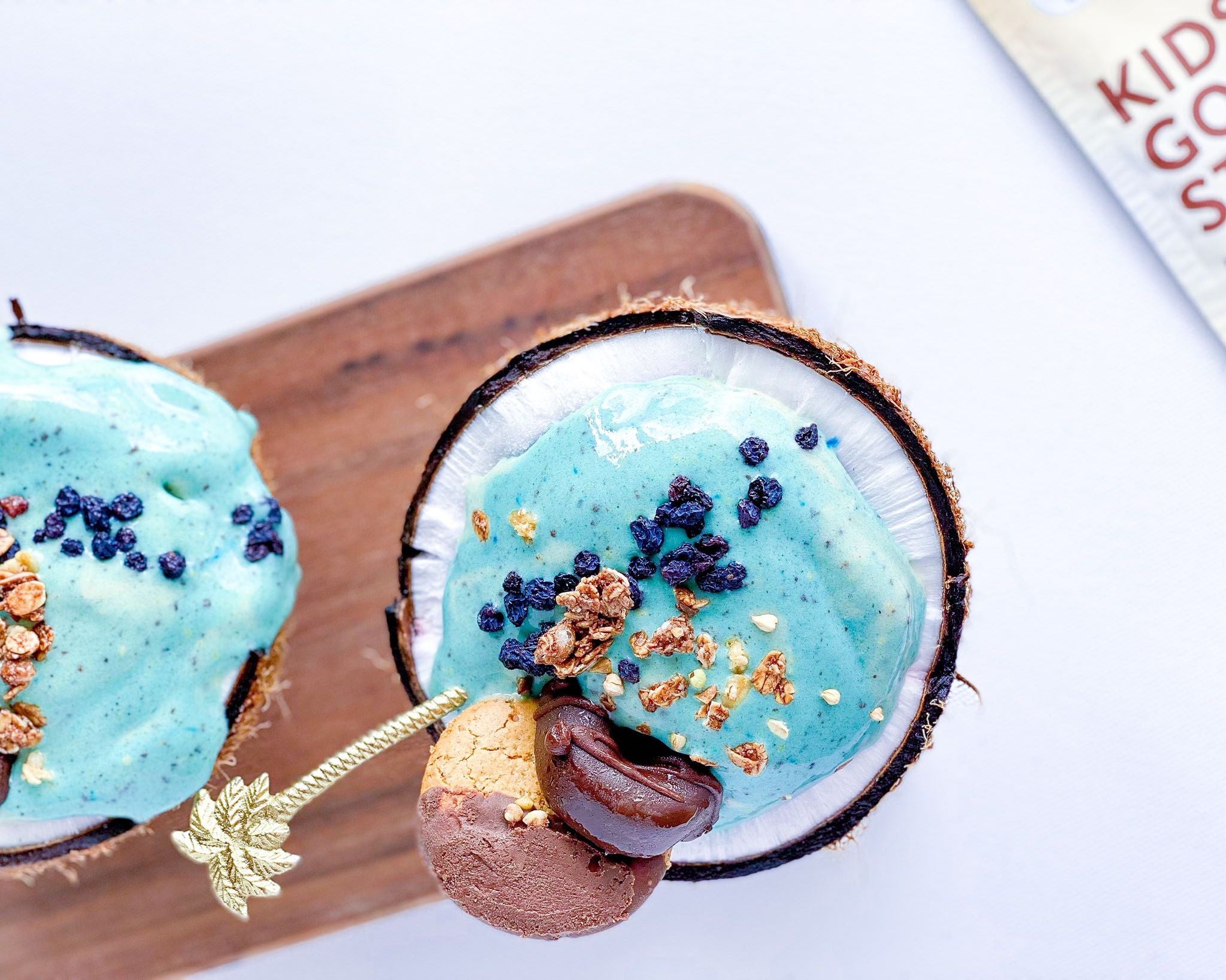 BLUEBERRY COOKIES & CREAM SMOOTHIE BOWL