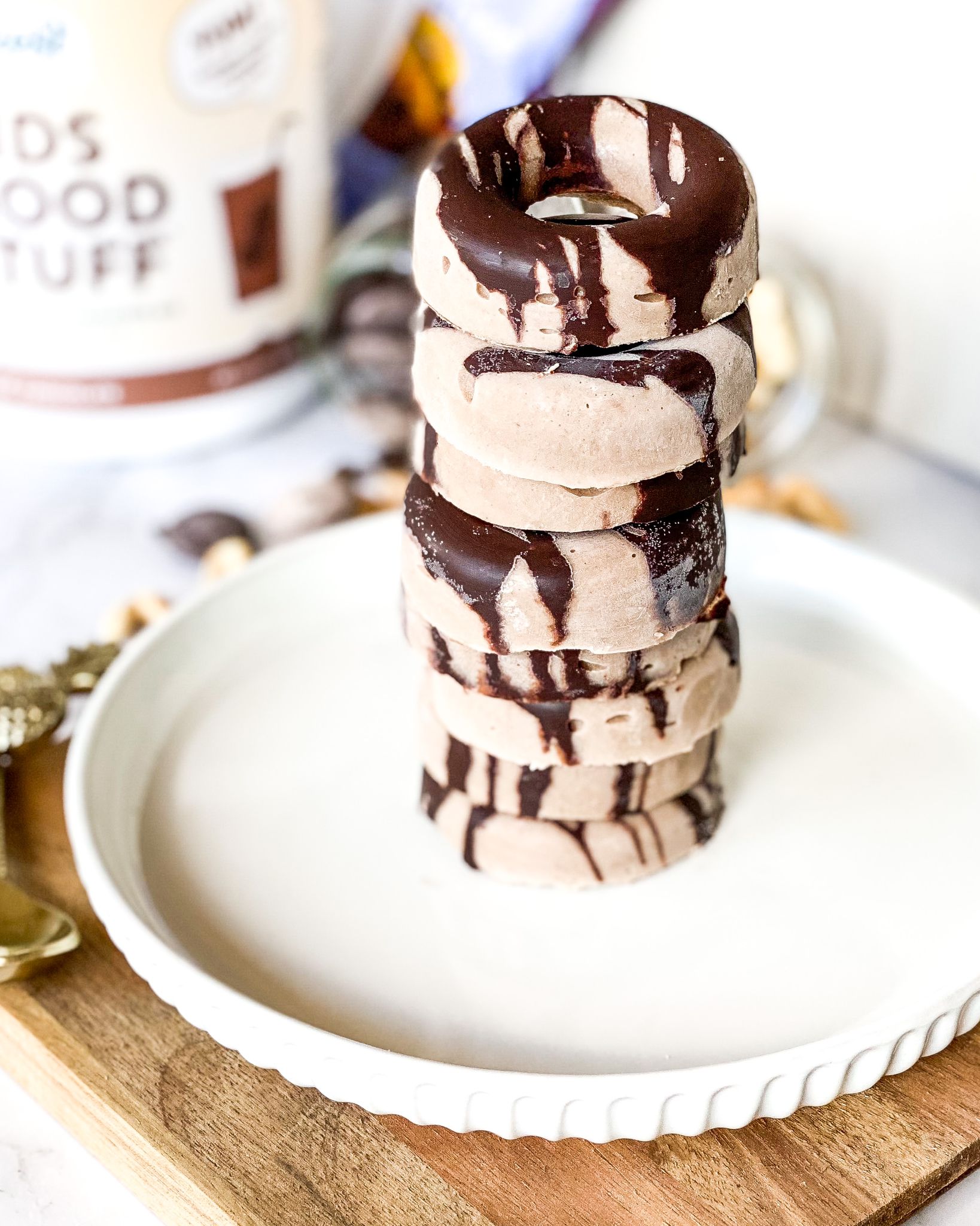 CHOCOLATE STRAWBERRY NICE-CREAM DONUTS