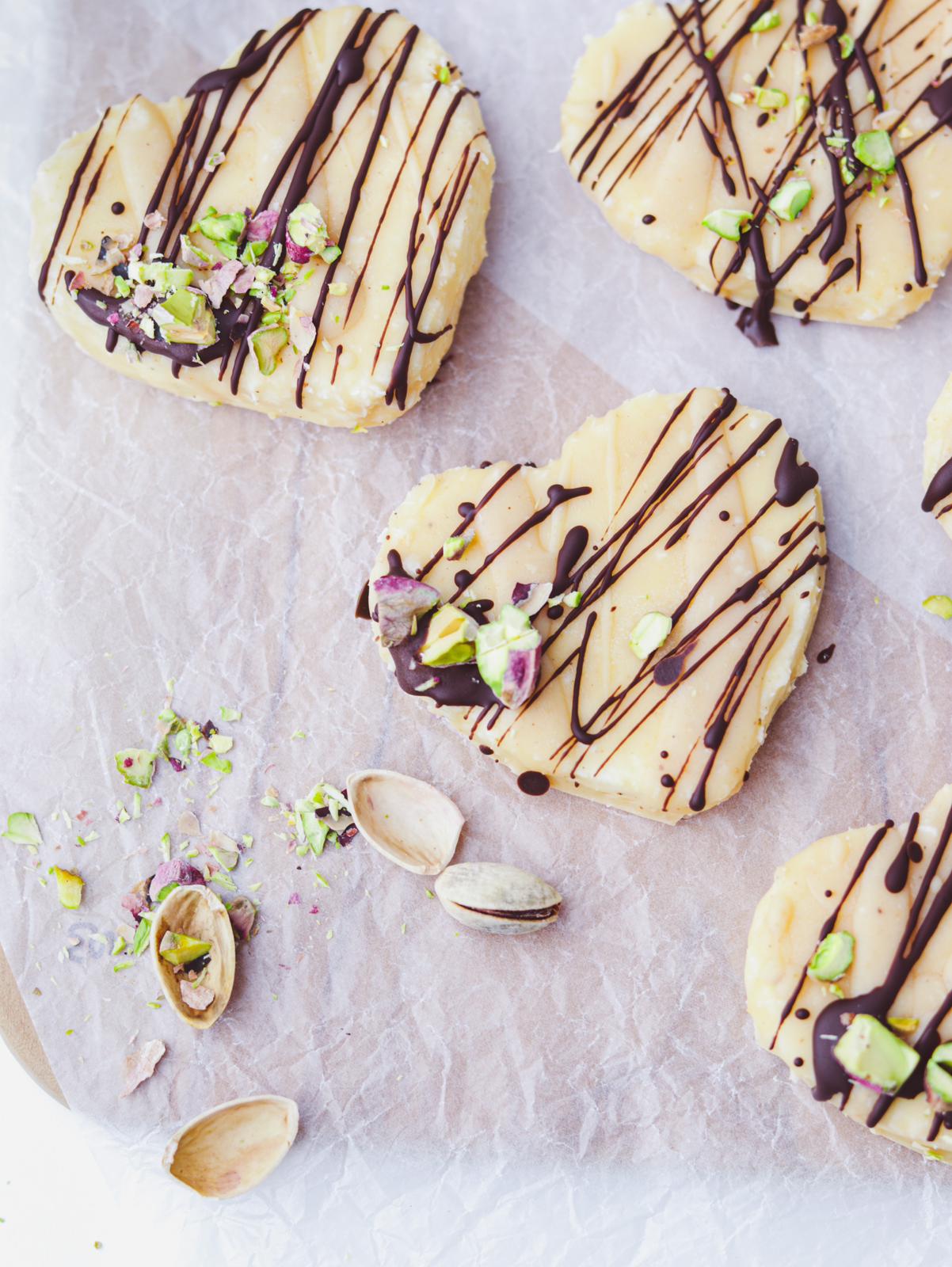COCONUT VANILLA PISTACHIO KETO BITES