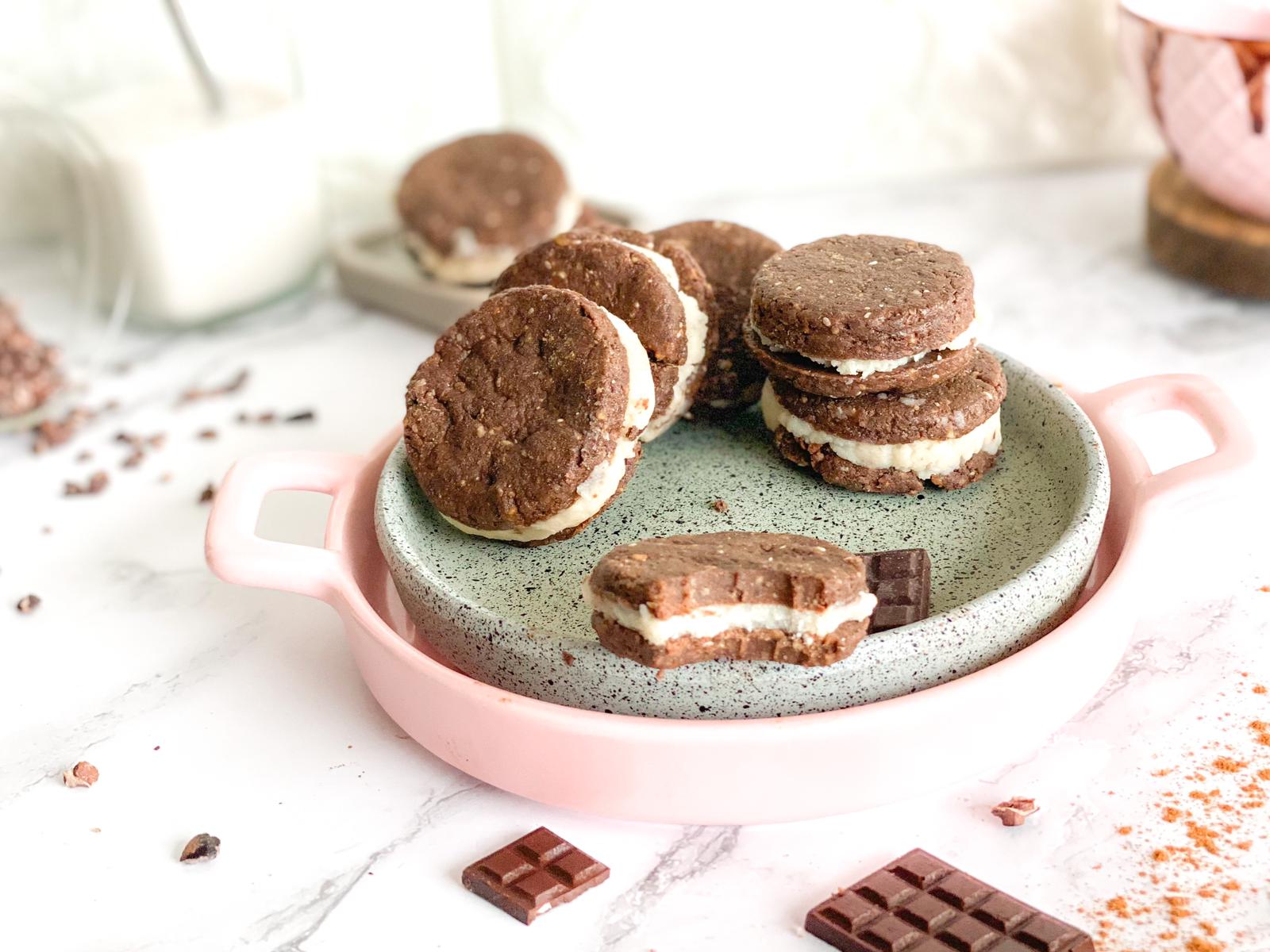 NO BAKE OREO INSPIRED PROTEIN COOKIES